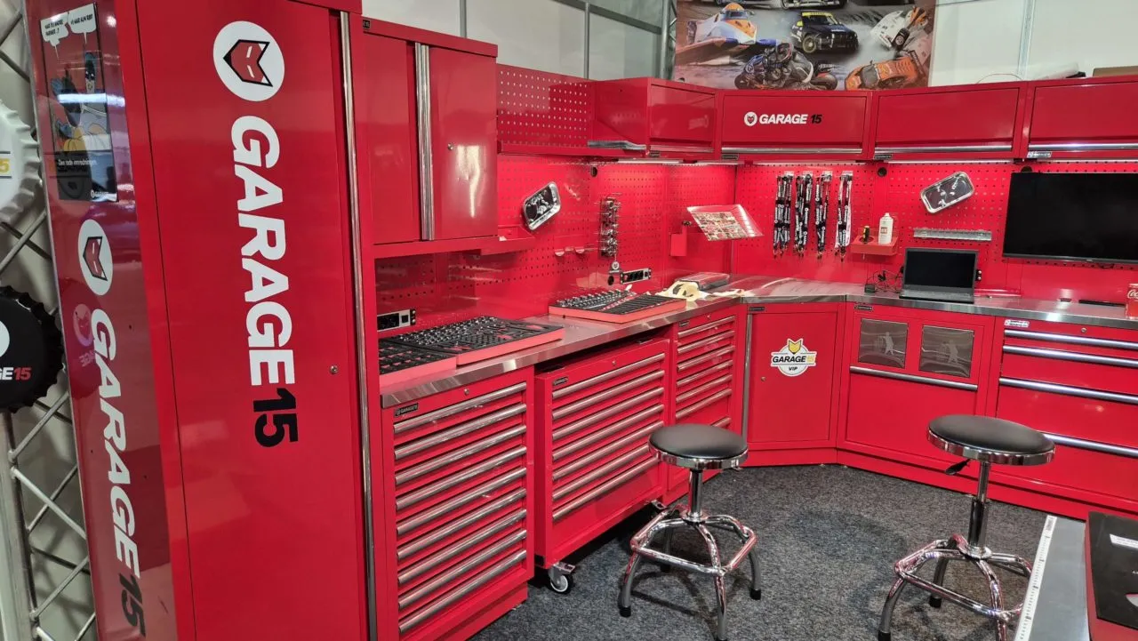 Garage15 Klistremerke stort 100cm