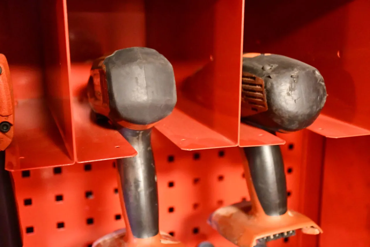 Drillrack med hylle, skuff og Strøm
